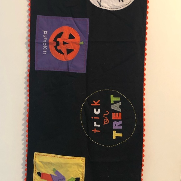 POTTERY BARN KIDS HALLOWEEN TABLE RUNNER - Picture 8 of 15